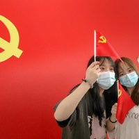Covid-19: Ķīna kritizē PVO priekšlikumu par vīrusa izcelsmes izpēti tās laboratorijās