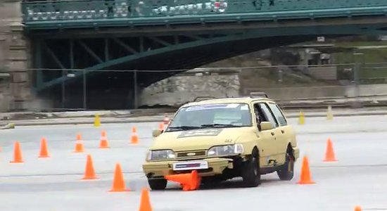 Video: vai Kens Bloks spētu virtuozi braukt ar vecu 'Ford Sierra'?