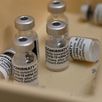 'Pfizer'/'BioNTech' trešā vakcīna senioriem palielina aizsardzību pret Covid-19, liecina pētījums