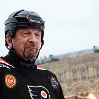 Veterānu spēles laikā miris bijušais hokejists un televīzijas komentētājs Gimajevs