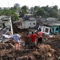 Pēc atkritumu kalna sagrūšanas Šrilankā desmitiem pazudušo
