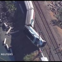 Video: Vašingtonas štatā no sliedēm noskrējis pasažieru vilciens