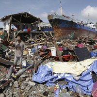 Pēc postošās vētras Filipīnās valda 'pilnīgs vājprāts'