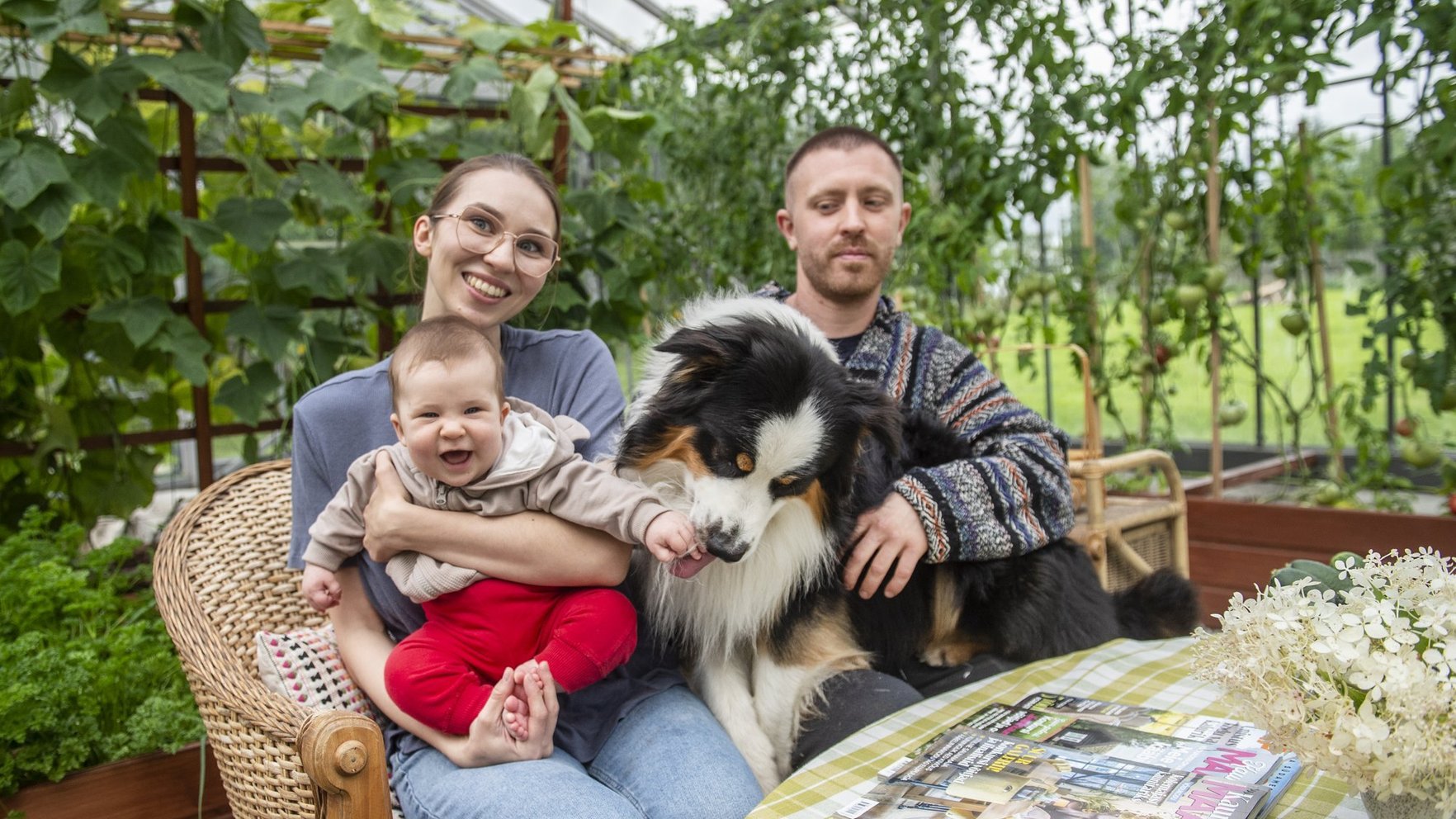 No dzīves pilsētā līdz vistām, siltumnīcai un āra tualetei. Anastasijas un Renāta stāsts par lauku īpašumu