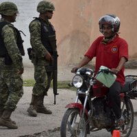 Cīņā pret narkotiku bandām Meksika uz valsts pilsētām nosūta karaspēku