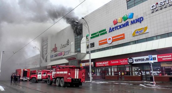 МЧС России: ТЦ "Зимняя вишня" загорелся из-за кабеля под 4-м этажом