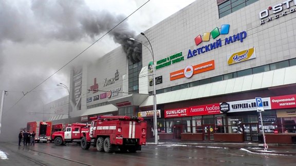 Ugunsgrēks tirdzniecības centrā Kemerovā - 10