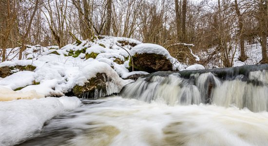 ФОТО. Зимний водопад Валгалес в Талсинском крае