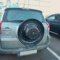 Rīgā zog apvidus auto rezerves riteņus, brīdina apdrošinātājs