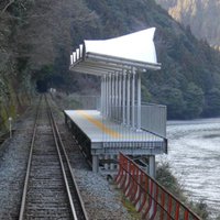 ФОТО. В Японии появилась железнодорожная станция, на которую нельзя ни зайти, ни выйти
