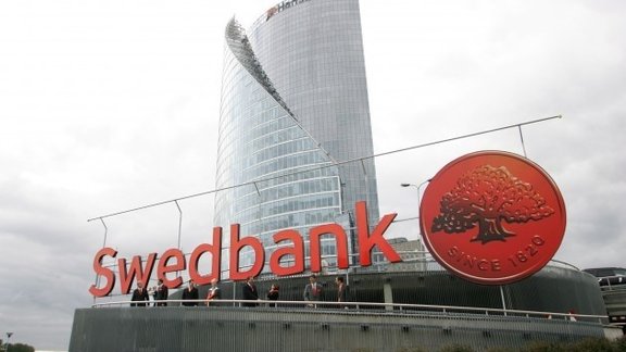 Swedbank готовится к девальвации лата на 15%