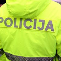 Pašvaldības policija Liepājā pieķer jaunieti, kurš apķēpāja kuģi