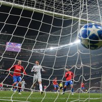 UEFA Čempionu līgas grupu turnīrs: Ronaldu vārti un zaudējums, 'Manchster City' sagrauj 'Šahtar'