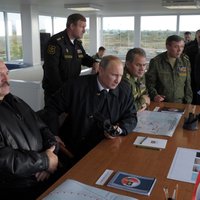 Putins un Lukašenko seko līdzi manevru 'Zapad 2013' noslēguma fāzei