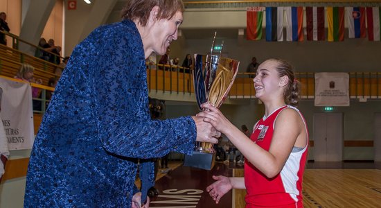 Foto: Abi Uļjanas Semjonovas kausi aizceļo uz Sanktpēterburgu