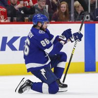 НХЛ: Кучеров стал лучшим бомбардиром сезона и побил рекорд Могильного