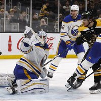 Girgensons un 'Sabres' piedzīvo sakāvi pret NHL jauno rekordisti 'Bruins'