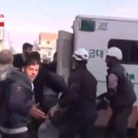 Dramatisks video: Alepo sprāgst Sīrijas armijas nomesta bumba; cilvēki glābj ievainotos