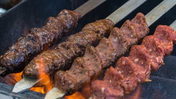 kebabi iesmi grilēšana