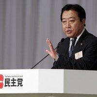 Japānas premjers atvainojies par pārāk naiviem priekšvēlēšanu solījumiem