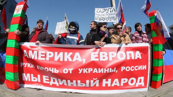 Pro-Russian protesters in Donetsk