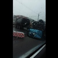 Video: Maskavas ielā avarējis busiņš un vieglais auto