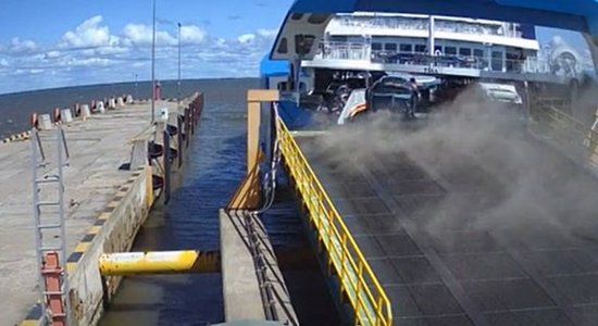 ФОТО, ВИДЕО: В эстонском порту паром протаранил причал. На борту судна находилась президент Эстонии