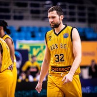Strēlnieks kaldina AEK uzvaru FIBA Čempionu līgas 'play-in' pirmajā spēlē