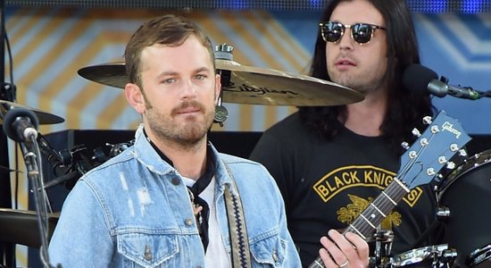 'Kings of Leon' bundzinieks autobusa avārijā salauzis ribas