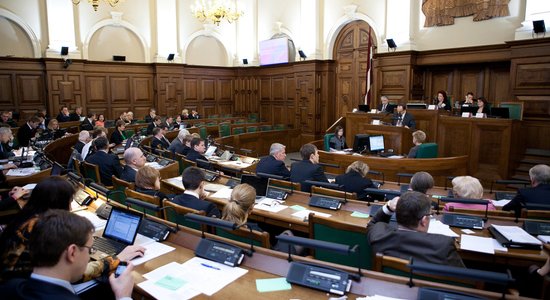 Saeima pieņem 2013.gada valsts budžetu