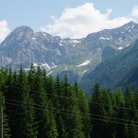 В швейцарских Альпах погибли два латвийских альпиниста