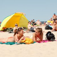Covid-19: Lietuvā plāno ļaudis vakcinēt pludmalēs