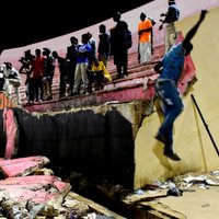 Futbola stadionā Senegālā sabrūk siena; astoņi bojā gājušie