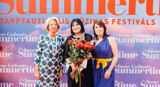 Foto: Ar greznu koncertu sācies festivāls 'Summertime – aicina Inese Galante'