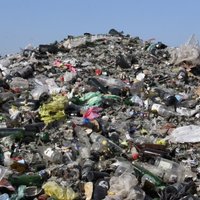 Pie atkritumu apsaimniekošanas firmas īpašnieka uziet nelegālu izgāztuvi, vēsta raidījums