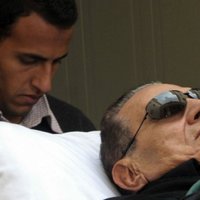 Mubaraks atkal pārvests uz militāro slimnīcu