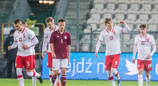 Latvijas U-21 futbolisti piedzīvo smagu sakāvi Polijā