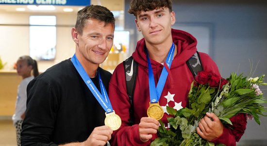 Foto: Sensacionālie Eiropas čempioni Pļaviņš/Fokerots sagaidīti dzimtenē