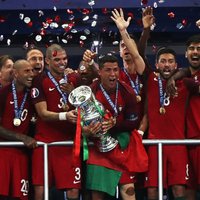 Portugāles futbolisti vēsturiski kļūst par Eiropas čempioniem
