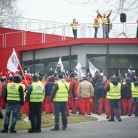'Audi' darbinieki Ungārijā rīko nedēļu ilgu streiku