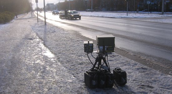 Fotoradaru bilance: valsts cerēja uz septiņiem miljoniem latu; ieguva uz pusi mazāk