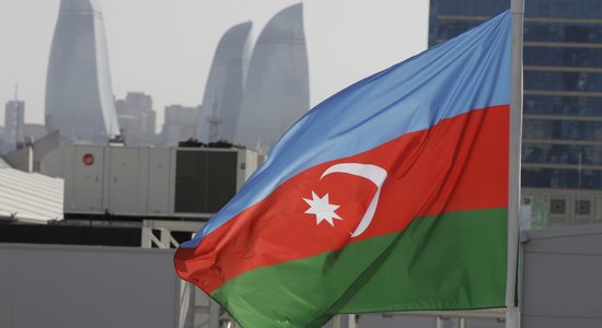 Алиев поднял азербайджанский флаг над бывшим Степанакертом