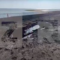Video: Apšaudē bojāti tilti uz okupēto Krimu