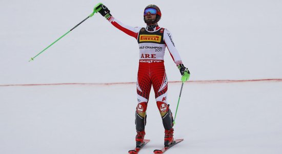 Hiršers uzvar slalomā un kļūst par septiņkārtēju pasaules čempionu