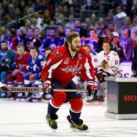 Ovečkins NHL 'All-Stars' spēlē iegūto mašīnu ziedo labdarībai