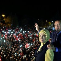 Novērotāji: Turcijas referendums noticis 'nevienlīdzīgā spēles laukumā'