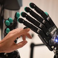 Roboti valdīs pār pasauli? Jaunākās prognozes mākslīgā intelekta uzbūvēšanai