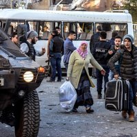 Turcijas kurdu pilsētā sprādziens aizrauj astoņas dzīvības, vismaz 100 ievainoto