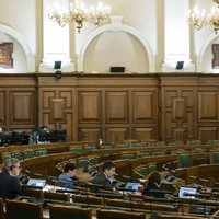 'Lavīna sāk velties' – Saeima skatīs divus ministru algu iesaldēšanas likumprojektus