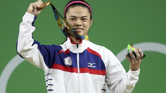 Hsu Shu-Ching of Taiwan with gold medal